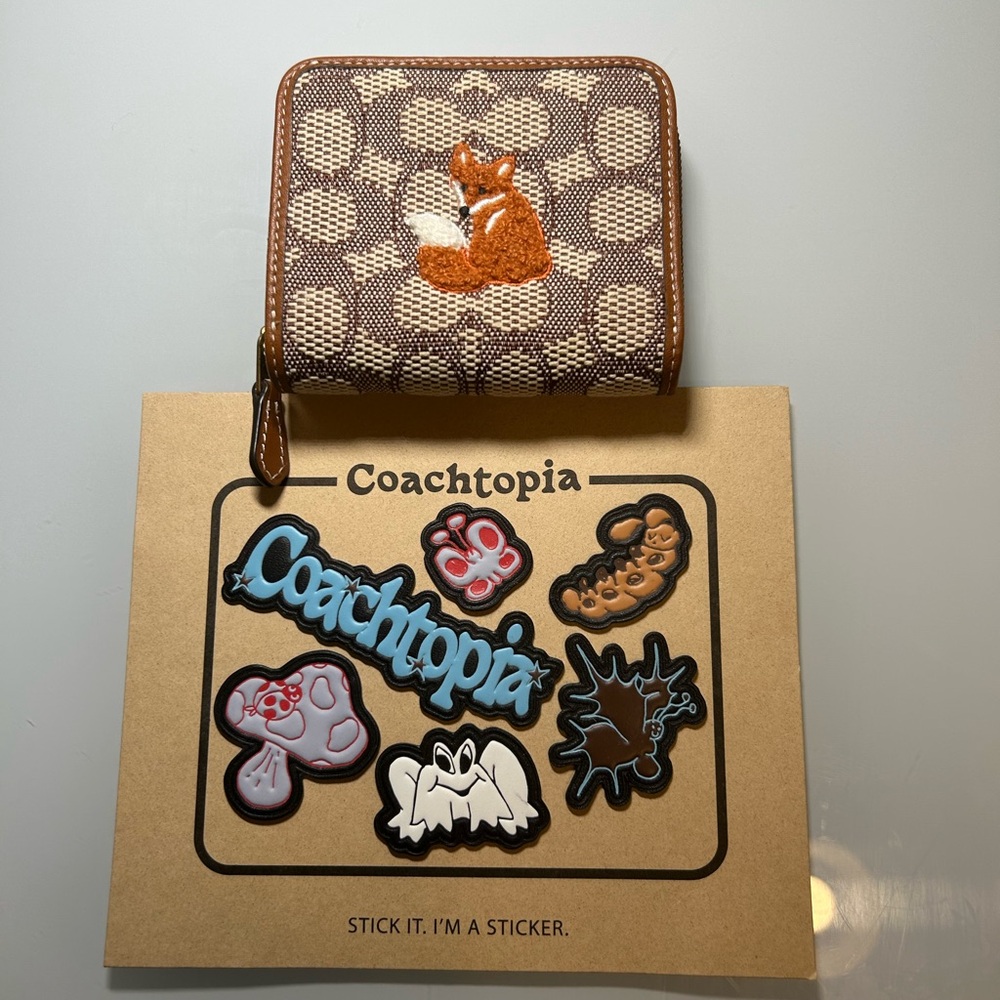 Coach Kids Signature Canvas Wallet with Orange Fox Patch - Picture 4 of 9